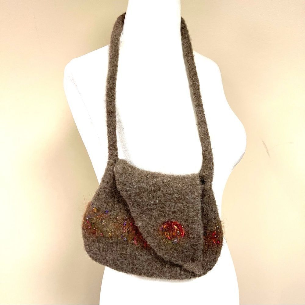 - Handmade wool shoulder bag.